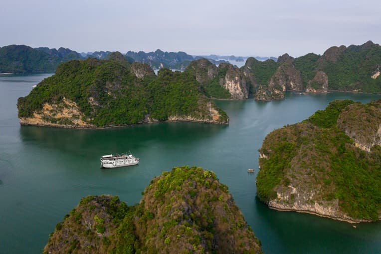 BAI TU LONG BAY
